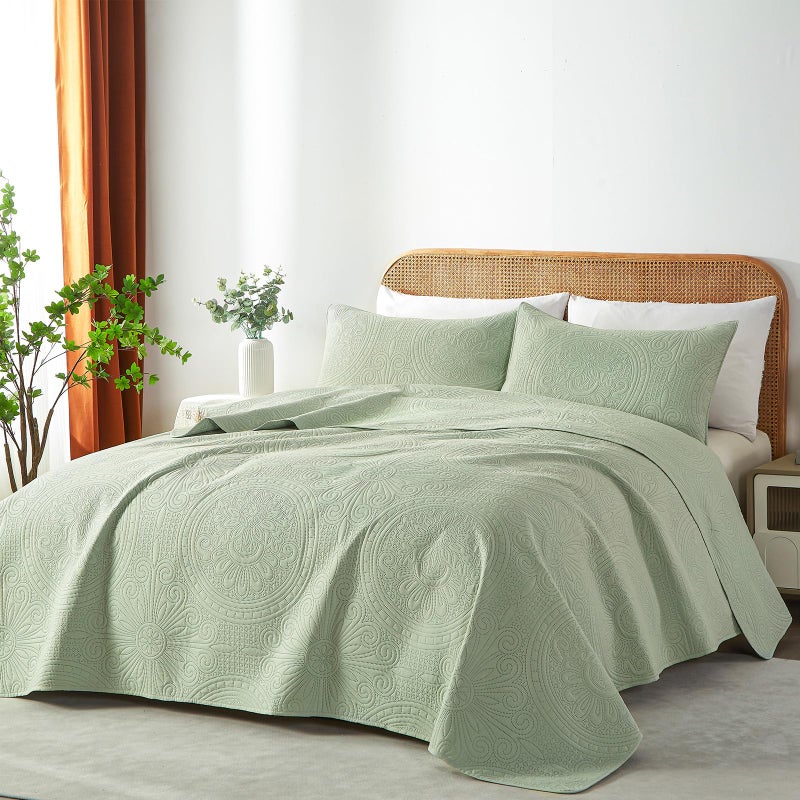 WURUIBO Full/Queen Quilt Set Sage Green Ultrasonic Embossed Bedspread  Lightweight Microfiber Coverlet  Modern Thin Bedding Set for All Season  3 Piece(1 Quilt 2 Pillow Shams) - Image 2